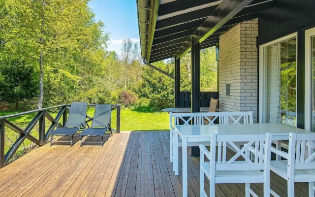 Spacious Holiday Home in Hovedstaden near Sea