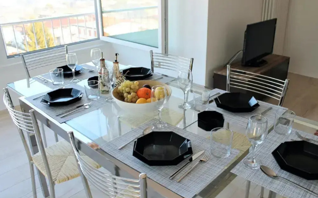 Immaculate 2-bed Apartment in Desenzano del Garda
