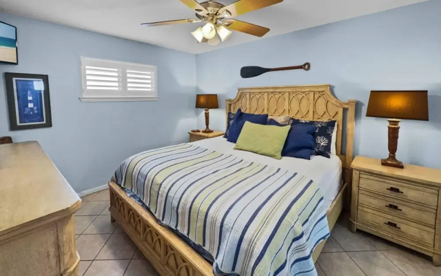 Crystal Sands West 308a by Destin Getaways