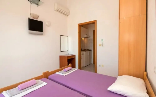 Charming 1 Bedroom Apartment in Makarska