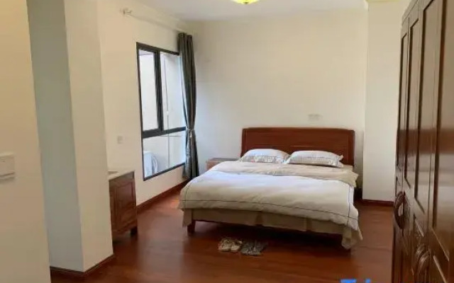 Lichuan High Speed Railway Station Huochai Share Penthouse Duplex Homestay