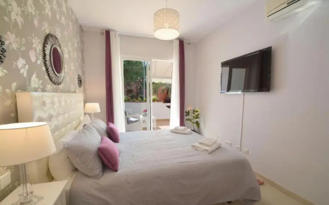 Luxury beach side apartment in Marbella Playa