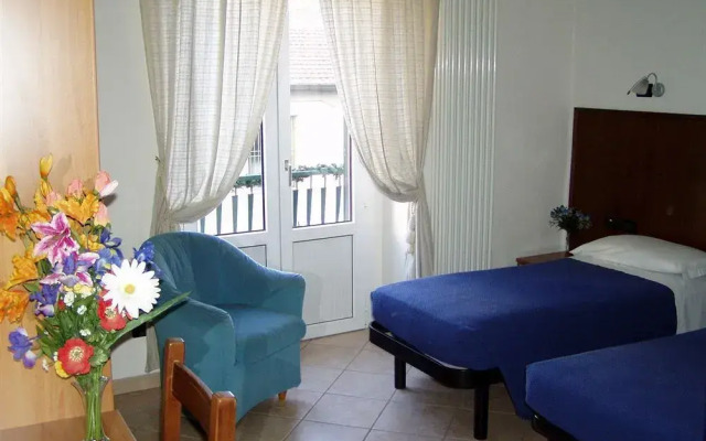 Hotel Paradise Airport