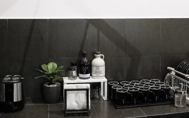 Pin Poshtel