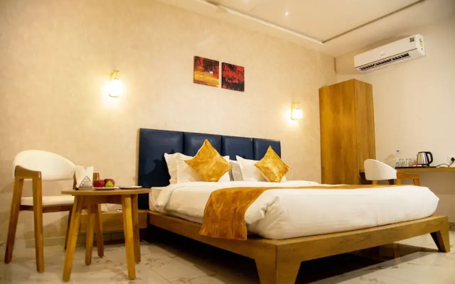 Click Hotel Tulsi