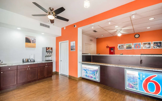 Motel 6 Houston, TX - Brookhollow