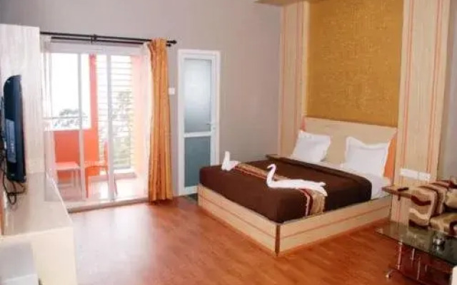 Vihal Estancia Holiday Inn