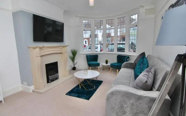 Seedfield House - Elegant Stylish Home
