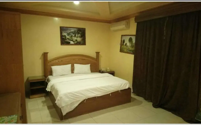 Khreis Suites Hotel