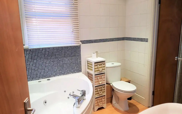 OYO Bath Road Apartments