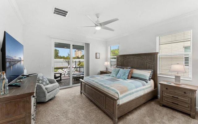 435 Strand Dr
