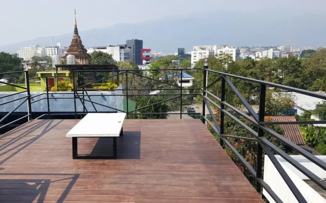Roof And Room Hostel