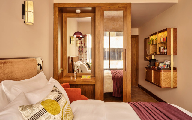 Devonshire Club & Hotel