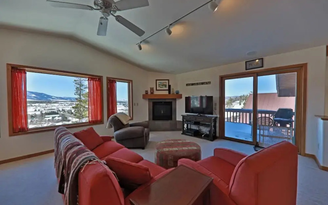 Wapiti Drive Townhome by RedAwning