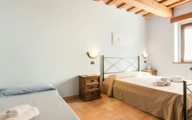 Agriturismo in the Appenines with Covered Swimming Pool & Hot Tub