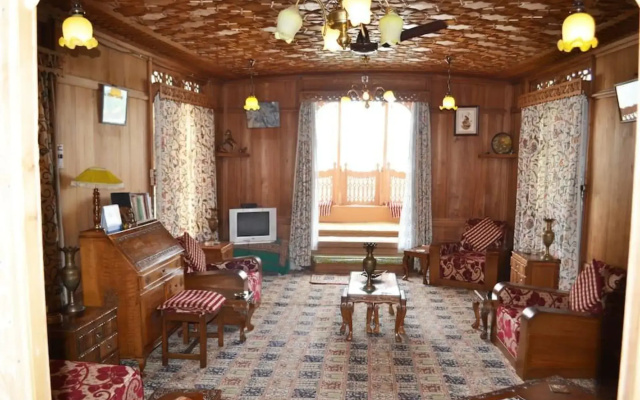 New Peony Houseboat
