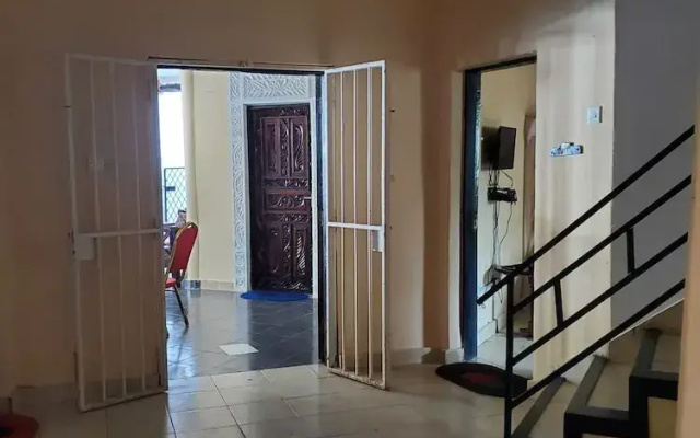 4 bedroom villa with a kitchen