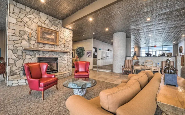 3 Mi to Skiing: Mtn-view Condo in Sugar Top Resort