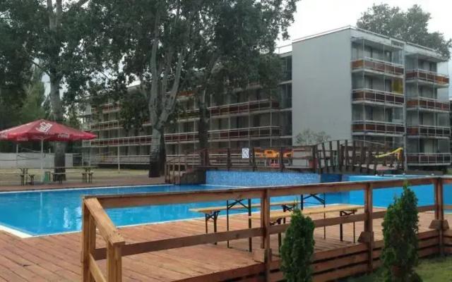 Party Beach Youth Hostel