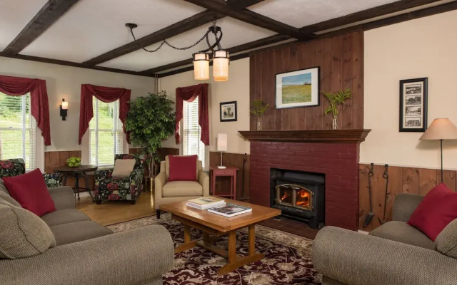 Brass Lantern Inn