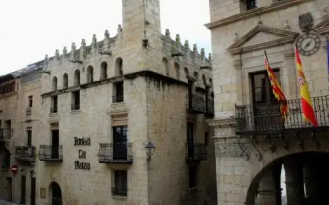 Fonda la Plaza