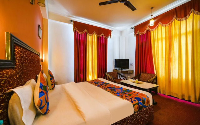 Fabhotel Chandra Palace