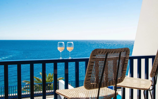 FRONTLINE VILLA 26, well-designed with a heated pool