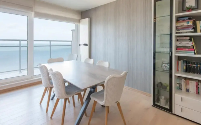 Tasteful Apartment Near the Beach