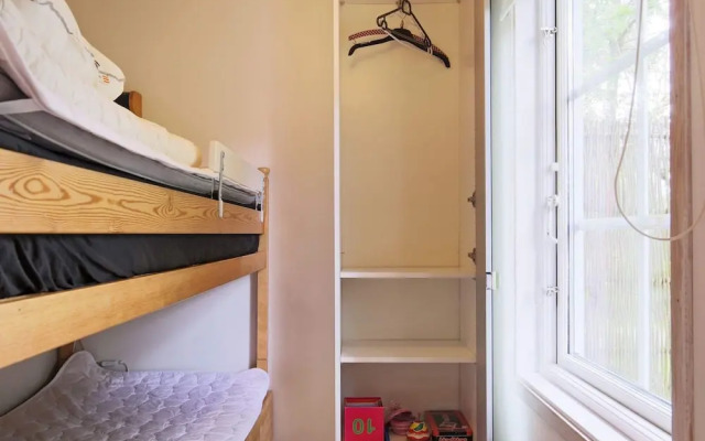 6 Person Holiday Home in Dronningmolle
