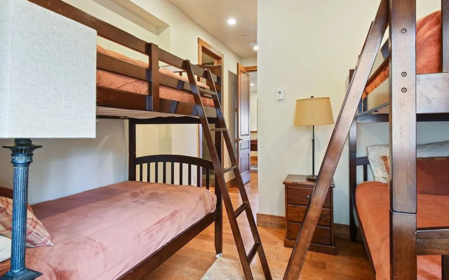Luxury Mountain Retreat | Lake Views, Deck + BBQ | Pool Table & Chef’s Kitchen