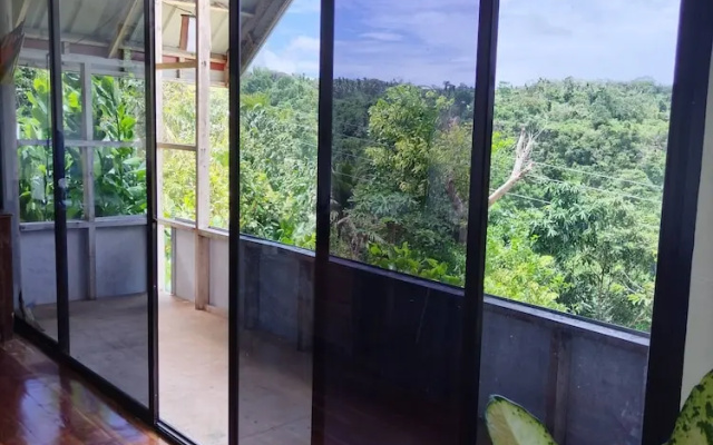 Siquijor Overlooking House 100 Meters Before Cambugahay Falls