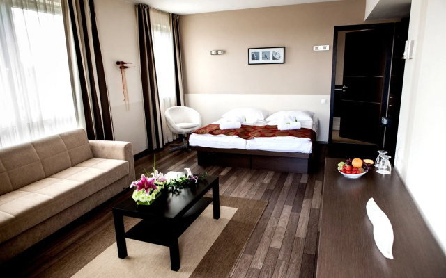 CE Plaza Hotel