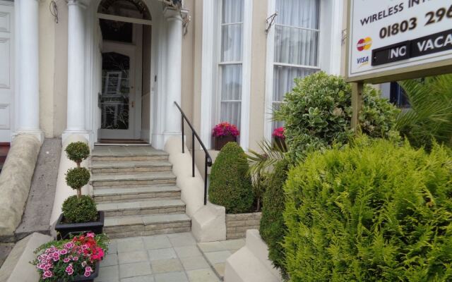 The Beverley Hotel вид на фасад