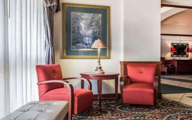 The Highlander Hotel Iowa City, an Ascend Collection Hotel