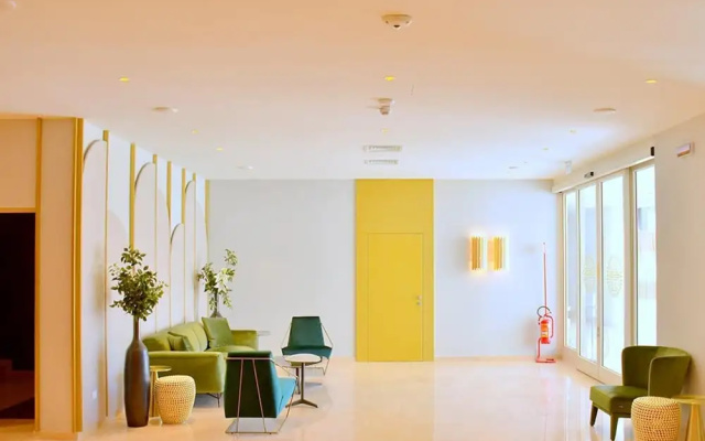 Flat Featuring a Large Sun-filled Terrace