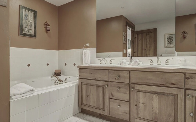 2br- Arrowhead Village- Great Location And Gorgeous  2 Bedroom Condo by RedAwning