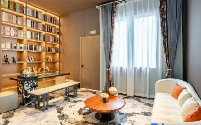 Pujiang Vshe Hotel (People's Square)