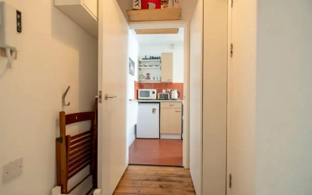 Plush Studio Flat in White City