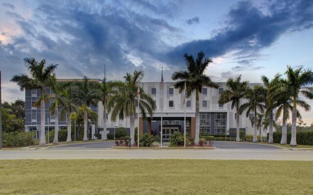 Отель Hampton Inn Suites Sarasota/Bradenton Airport вид на фасад