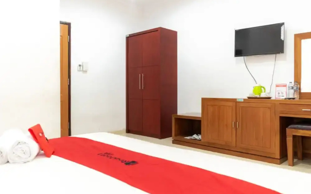 RedDoorz Plus Syariah near Java Supermall Semarang 2