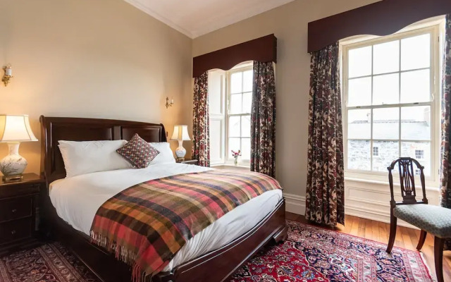 8 Bedroomed House Steeped in History