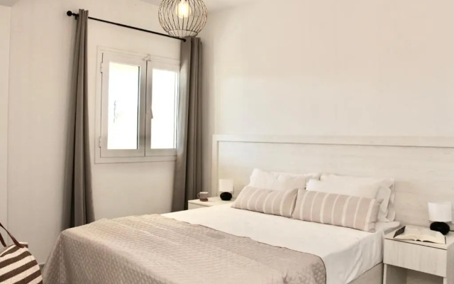 Cozy Flat at Regina Apartments