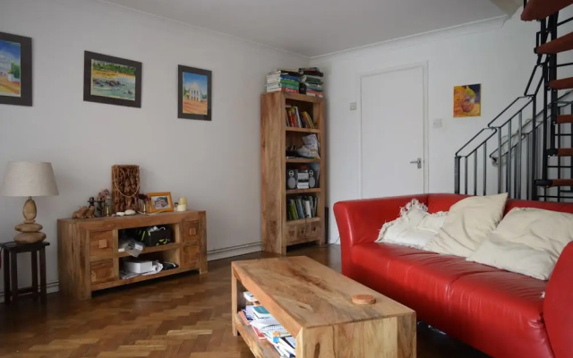 2 Bedroom House Near Canary Wharf
