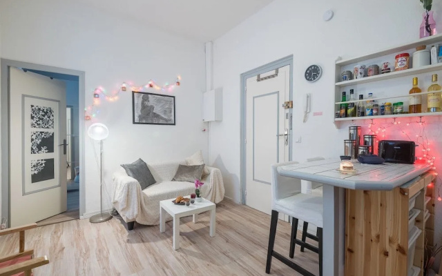 Charming Apartment On The Pedestrian Street Of The