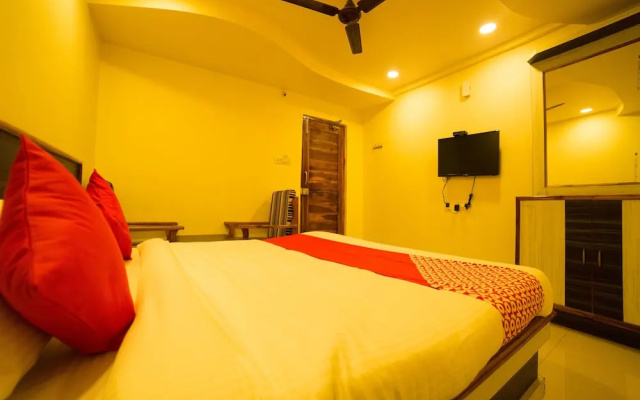 OYO 12973 Hotel Crystal