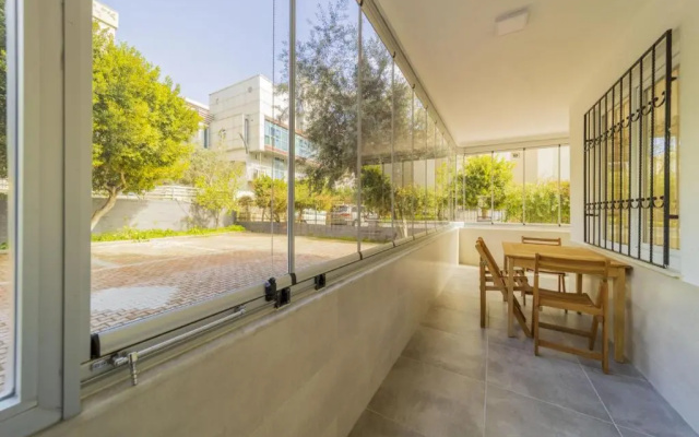Central Located Big Spacious Flat in Muratpasa