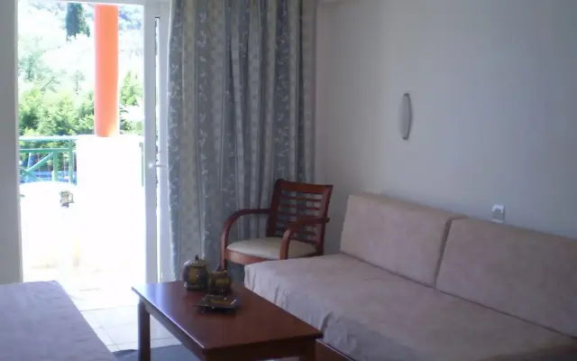 Damia Hotel & Apartments