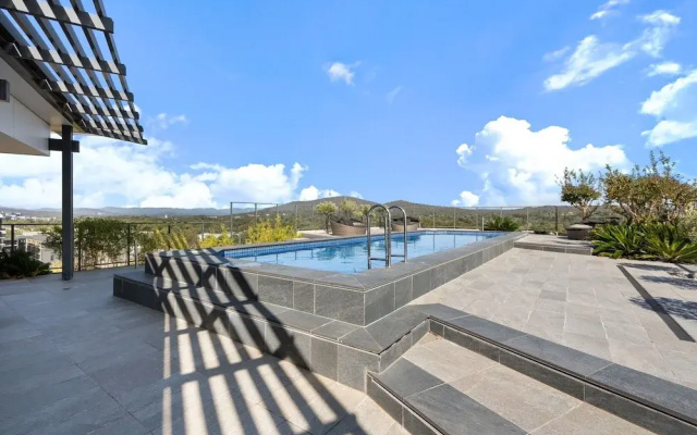 Chic 1-bed Apartment Near Canberra's Bustling CBD