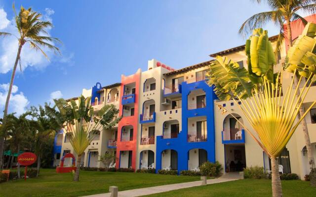 Отель Royal Decameron Complex вид на фасад