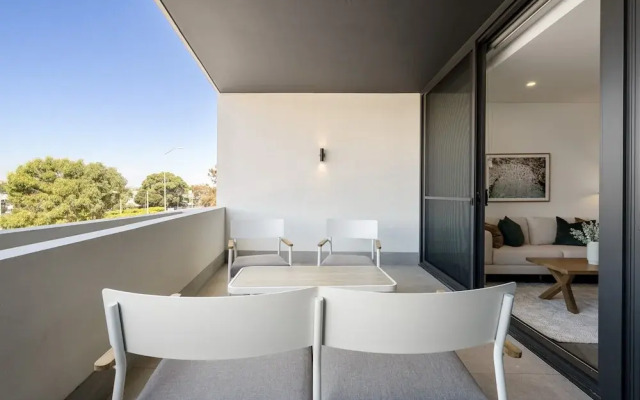 Modern 1-bed Apartment With Views in Fremantle